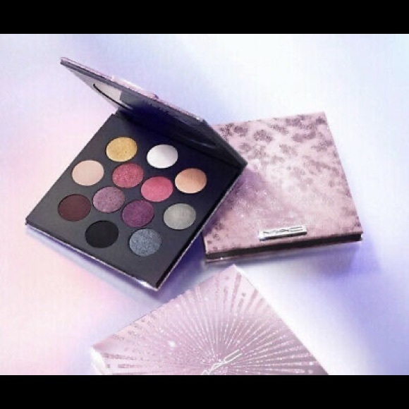 MAC COSMETICS
ROCKET TO FAME EYE SHADOW 12 PALETTE - Picture 7 of 8